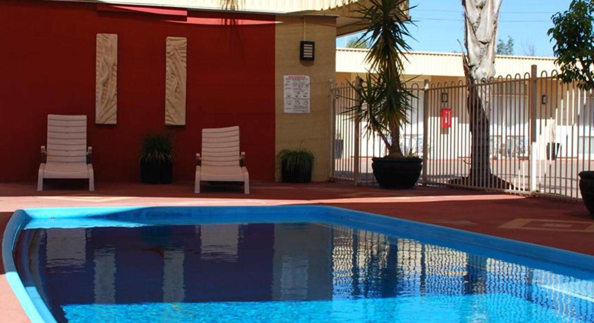 Desert Sand Motor Inn Брокен-Хилл Экстерьер фото
