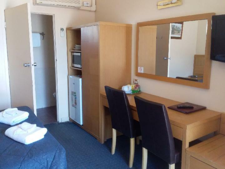 Desert Sand Motor Inn Брокен-Хилл Экстерьер фото