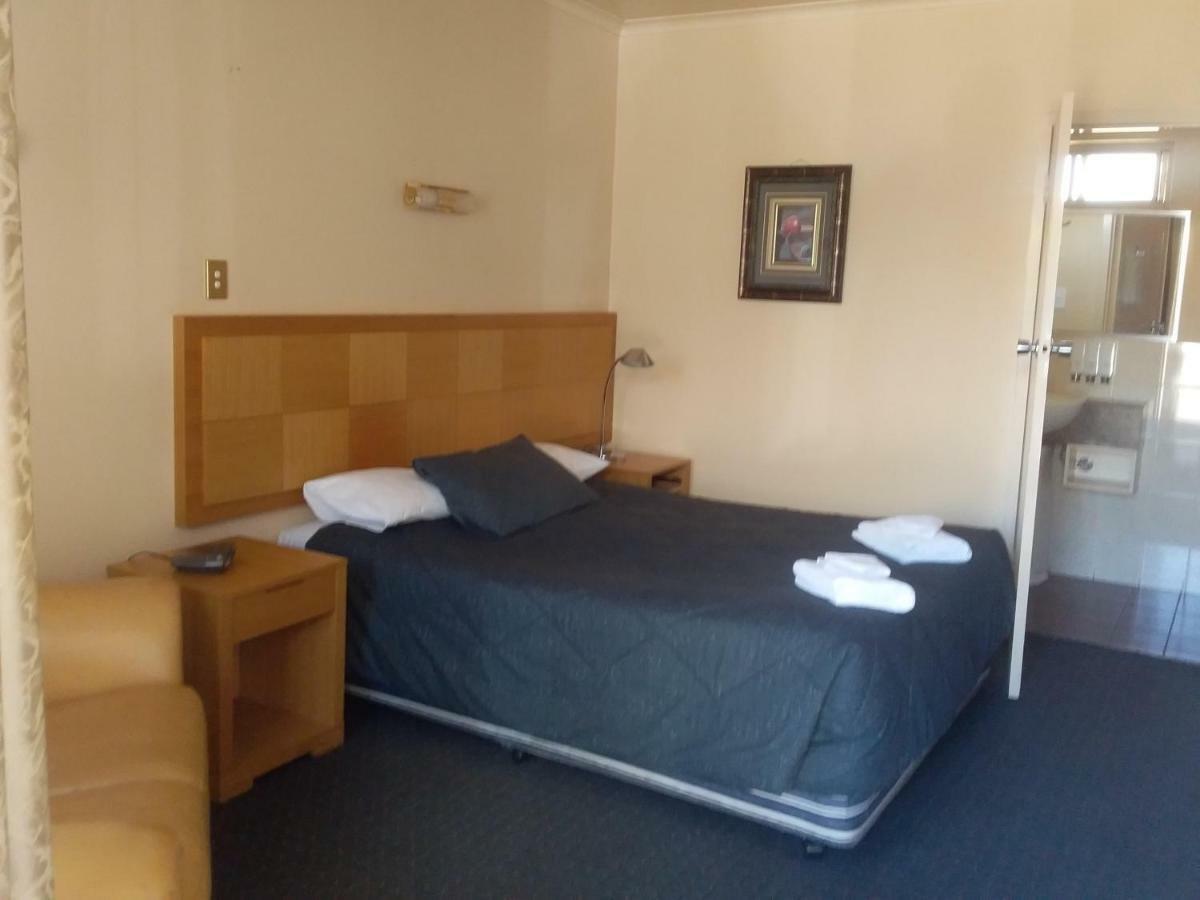 Desert Sand Motor Inn Брокен-Хилл Экстерьер фото