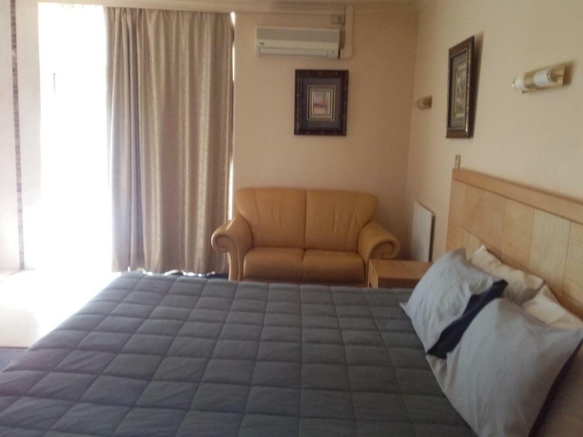 Desert Sand Motor Inn Брокен-Хилл Экстерьер фото